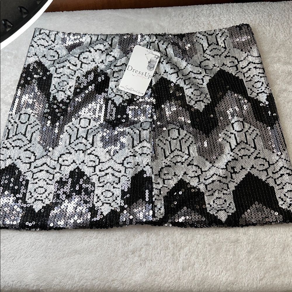 NWT UMGEE L Black and Gray Geometric Sequin Mini Skirt